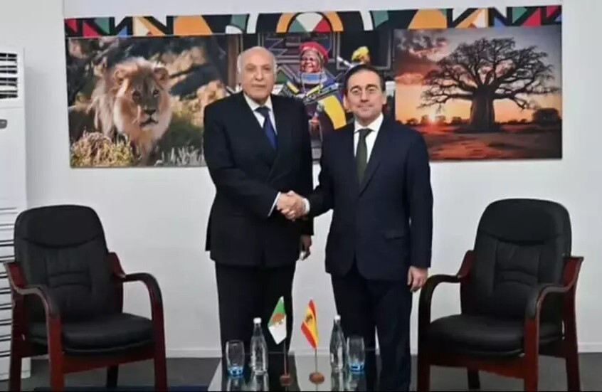 بعد فترة طويلة من التوتر بين البلدين.. وزير الخارجية الجزائري يلتقي نظيره الإسباني (فيديو)