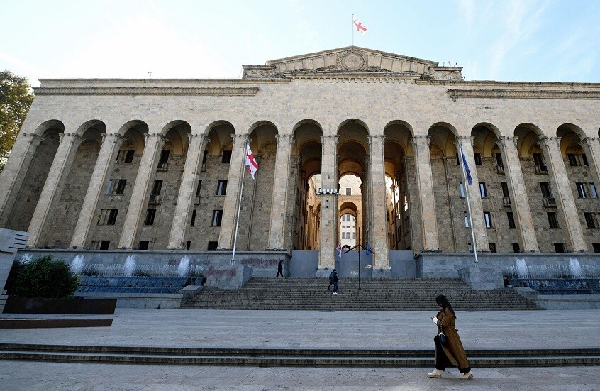 تقديم مشروع قانون مماثل لنظيره الأمريكي بشأن 