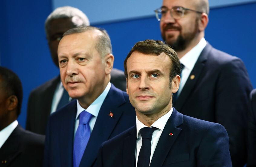 أردوغان يؤكد لماكرون ضرورة البدء في المفاوضات بشأن أوكرانيا