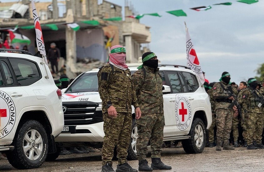 "حماس" تدعو إلى الإفراج الفوري عن الدفعة السابعة من الأسرى وتطالب بضمانات لوقف خروقات إسرائيل