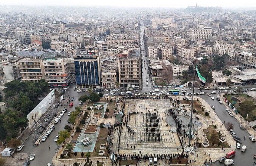 "هيومن رايتس ووتش" تدعو إلى رفع العقوبات التي تعيق تعافي سوريا