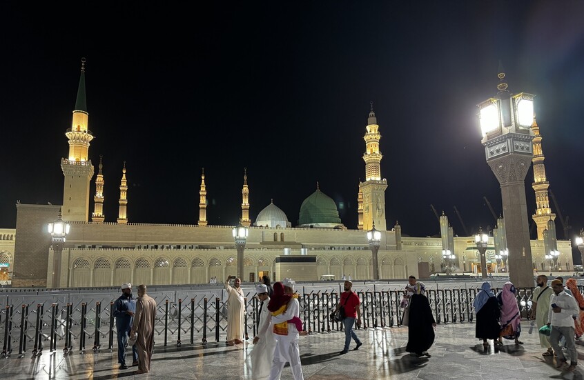 السعودية.. لقطات لتركيات يجهزن الكفتة في الحرم النبوي تثير جدلا على مواقع التواصل (فيديو)