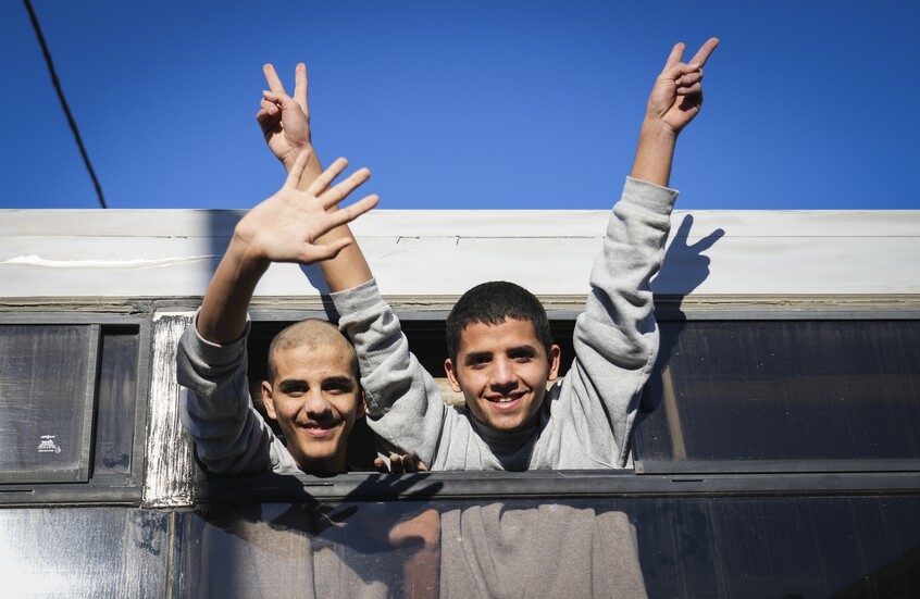 مركز حماية الصحفيين الفلسطينيين يكشف تفاصيل مروعة عن تعذيب الإعلاميين المعتقلين في إسرائيل