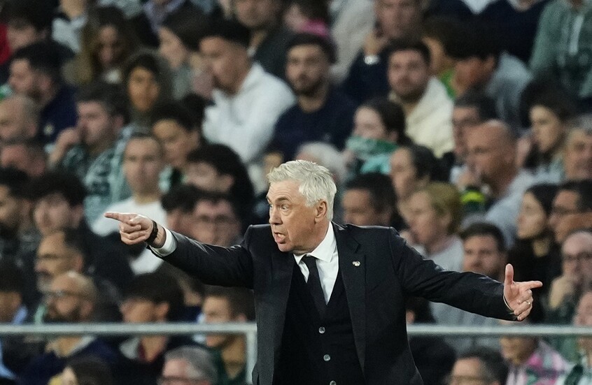 "ضربة قاسية".. أنشيلوتي يثير قلق جماهير ريال مدريد قبل "الديربي"