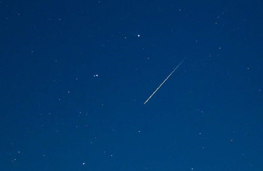 فلكي يتوقع هطول أمطار نيزكية بعد اصطدام كويكب بالقمر