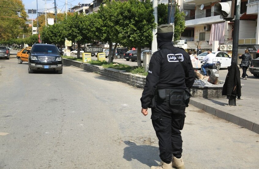 سوريا.. إدارة الأمن العام في دير الزور تلقي القبض على قادة من فلول النظام السابق