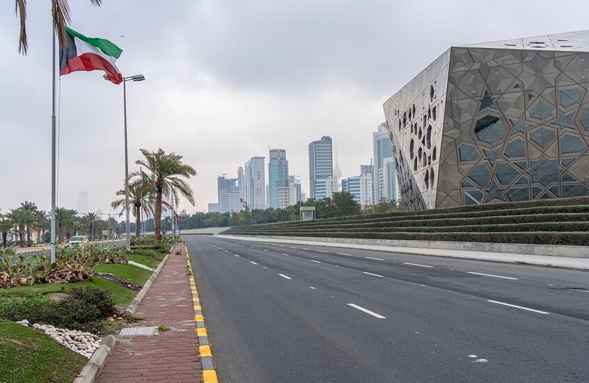 الكويت.. توقيف امرأة مسحوبة جنسيتها بعد تطاولها على قرارات الدولة تمهيدا لترحيلها لبلدها
