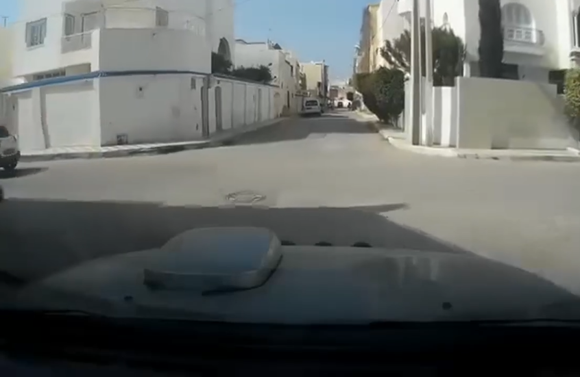 تونس.. سائح ينقذ فتاة من السرقة والأمن يلقي القبض على أحد المتورطين (فيديو)