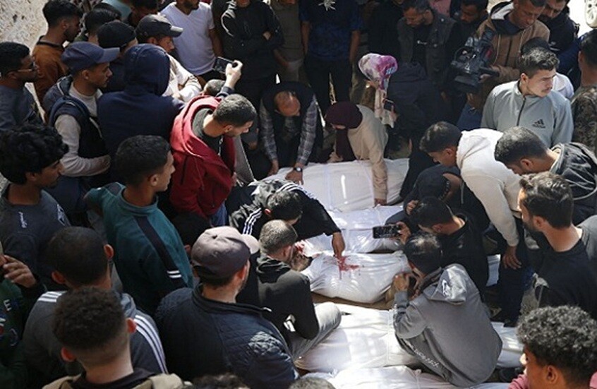"هددوا قواتنا".. الجيش الإسرائيلي يبرر قصف مجموعة صحفيين شمالي غزة