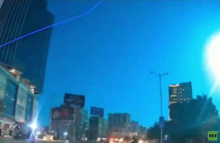 باكستان.. نيزك يضيء سماء كراتشي