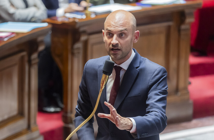 وزير الخارجية الفرنسي: باريس ليست مسؤولة عن التوترات مع الجزائر
