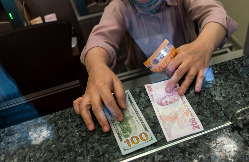 أول تصريح لوزير المالية التركي بعد انهيار البورصة والليرة