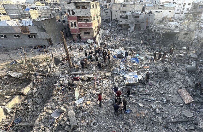 "حماس": المحادثات مستمرة مع الوسطاء لوقف العدوان على غزة