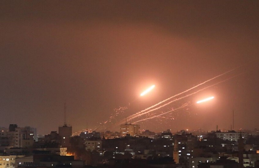 الجيش الإسرائيلي يعلن مهاجمة منصة صواريخ استخدمت لقصف عسقلان (فيديو)