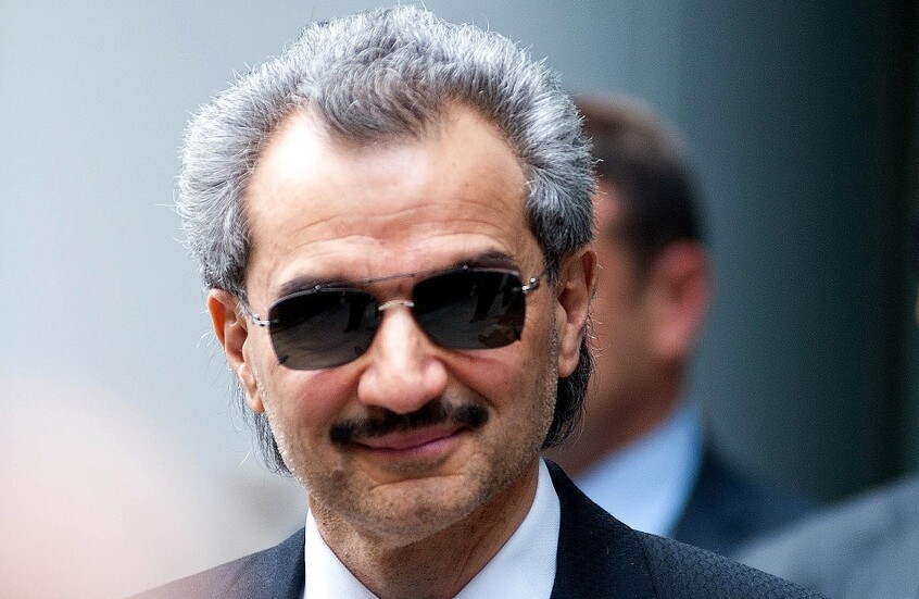 تصدر الترند.. الوليد بن طلال يعد شابا بسيارة لكن بشرط واحد! (فيديو)