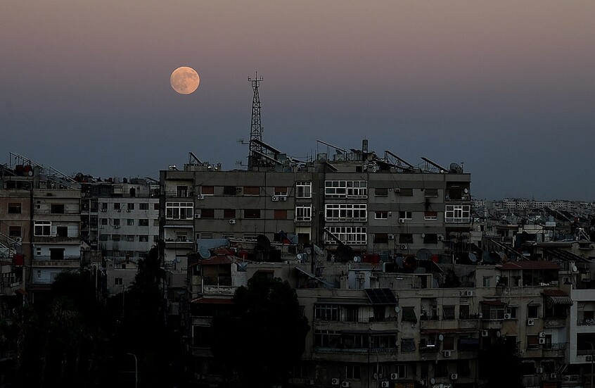 جدل وغضب واسعان في سوريا بعد انتشار صور لتخريب ضريح وتمثال ومتحف لشخصية بارزة في دمشق