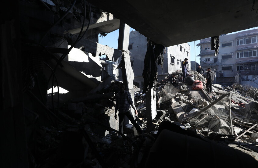 مراسلنا: مقتل 51 فلسطينيا في غارات إسرائيلية على قطاع غزة منذ فجر اليوم