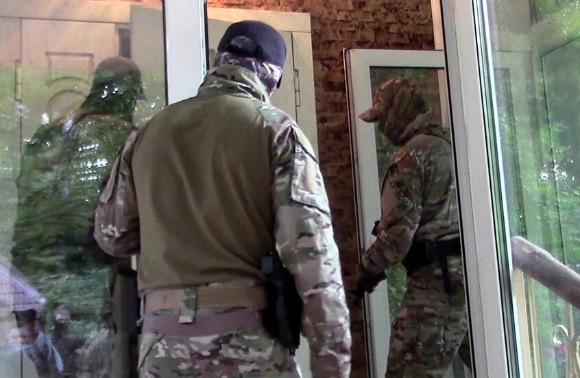 الأمن الروسي يعتقل موظفا في مؤسسة رقابية بتهمة الخيانة (فيديو)