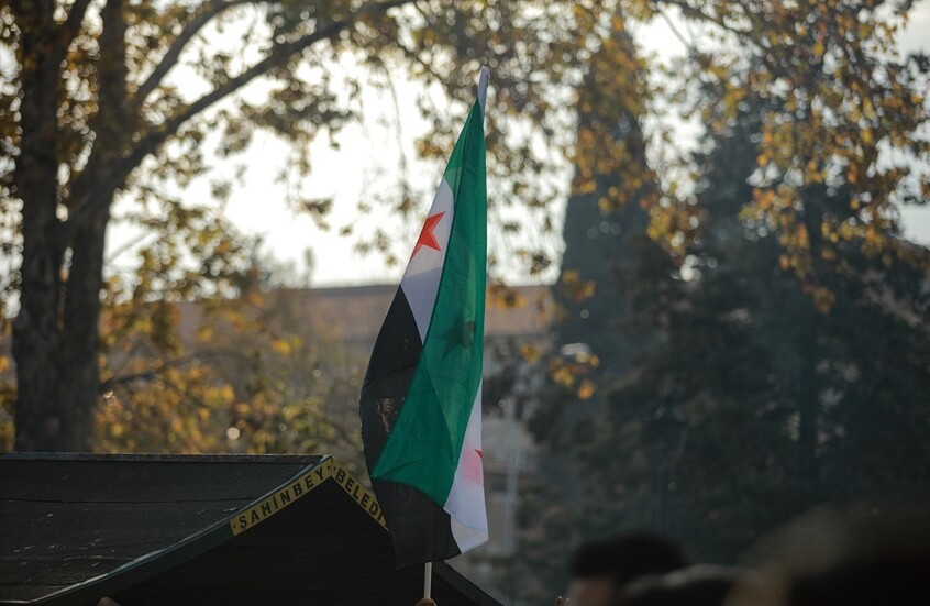 "بعضها سياسي وتقني".. الإعلام السورية تتحدث عن تحديات كبيرة تؤخر انطلاق القنوات التلفزيونية الرسمية