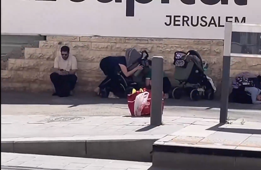 الإسرائيليون يختبئون وسط دوي صفارات الإنذار في القدس