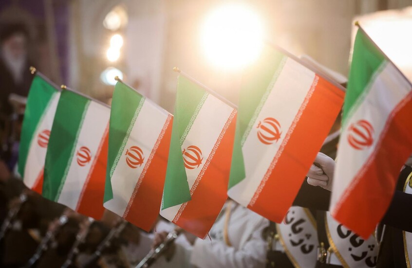 "تلغراف": إيران مستعدة لضرب قاعدة أمريكية في المحيط الهندي