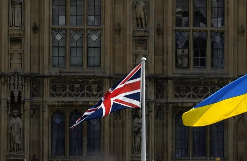 ستارمر يعلن الاستعداد لعقد اجتماع بين قيادات بريطانيا وفرنسا وأوكرانيا
