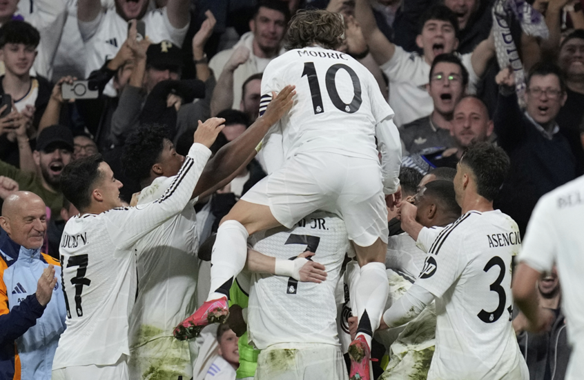 ليلة الأهداف الثمانية.. ريال مدريد يتجاوز سوسييداد بصعوبة ويبلغ نهائي كأس إسبانيا