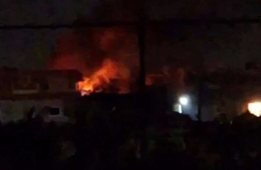 مراسل RT: مروحية إسرائيلية تشن 3 غارات استهدفت غرفا جاهزة للسكن في بلدة الناقورة جنوب لبنان (فيديو)