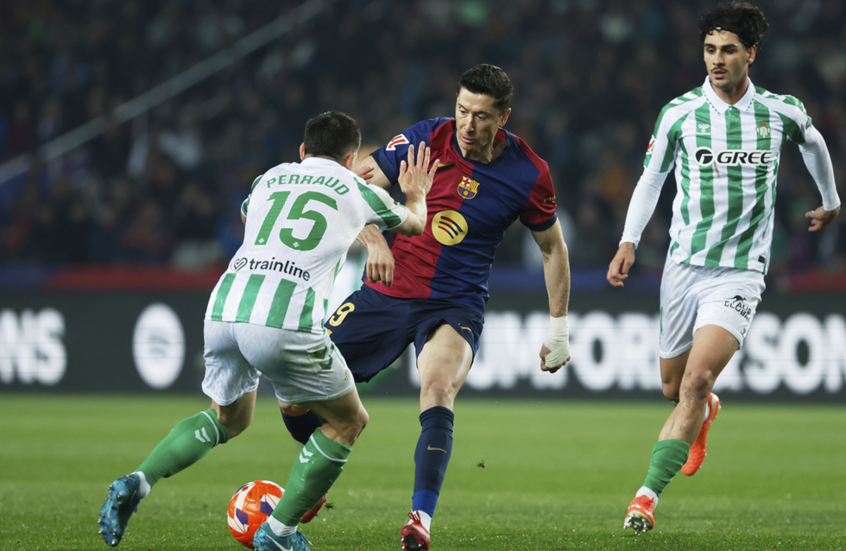 برشلونة يفشل في استغلال سقوط ريال مدريد ويتعثر على أرضه أمام بيتيس