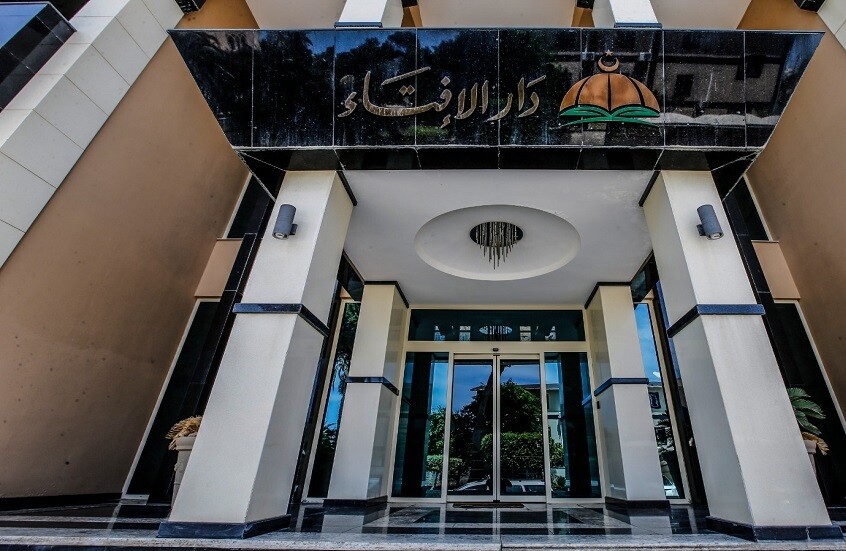 دار الإفتاء الليبية: ضريبة شراء الدولار وخفض قيمة الدينار الليبي "مكس محرم" وعلى الدولة إلغاؤها فورا