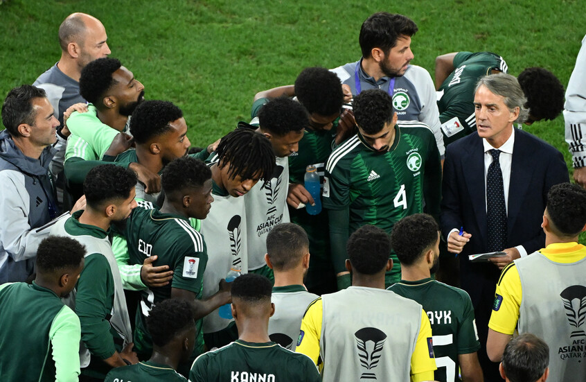 البليهي يفضح تصرفات مانشيني مع نجوم المنتخب السعودي