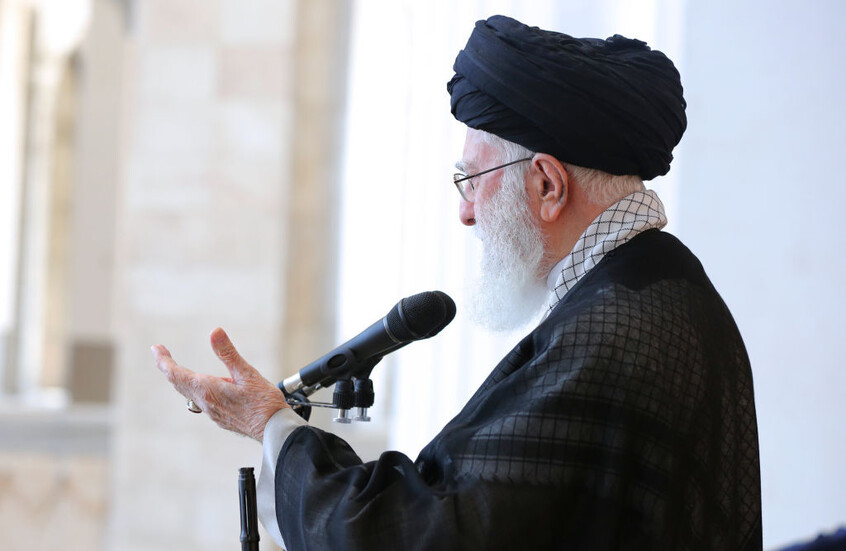 "نيويورك تايمز": خامنئي سيسمح بمفاوضات مباشرة مع واشنطن إذا نجحت المحادثات غير المباشرة