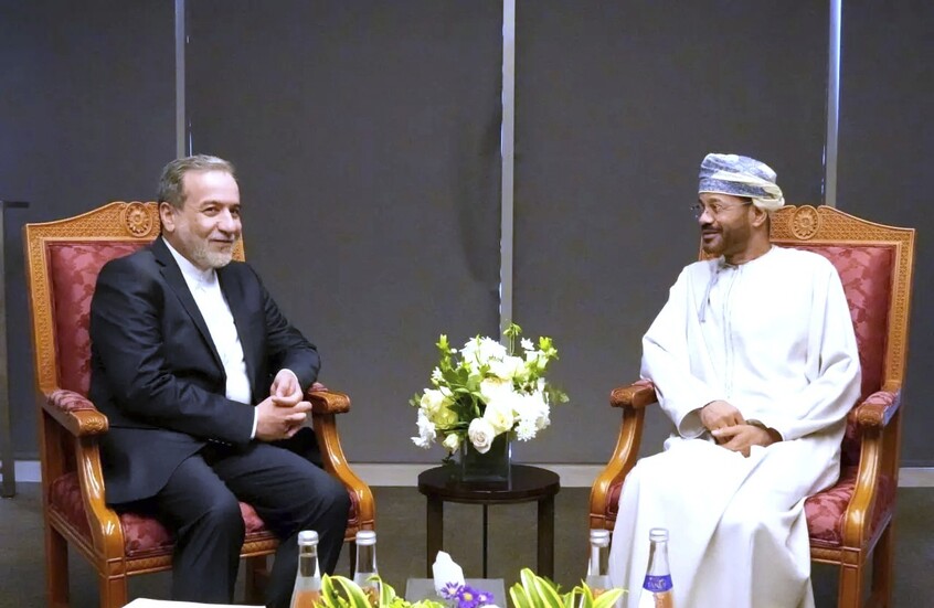 صحيفة "وول ستريت جورنال": إيران طرحت 3 مطالب في الجولة الأولى من المفاوضات مع الأمريكيين في عُمان