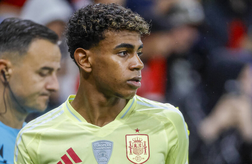  الركراكي يكشف كواليس تفضيل لامين جمال منتخب إسبانيا على المغرب