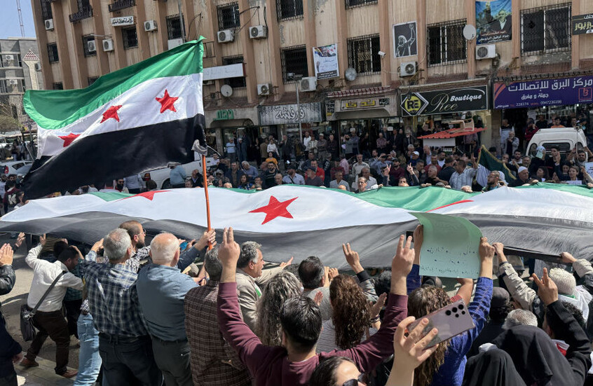 سوريا ترحب برفع العقوبات من قبل المملكة المتحدة عن 12 كيانا