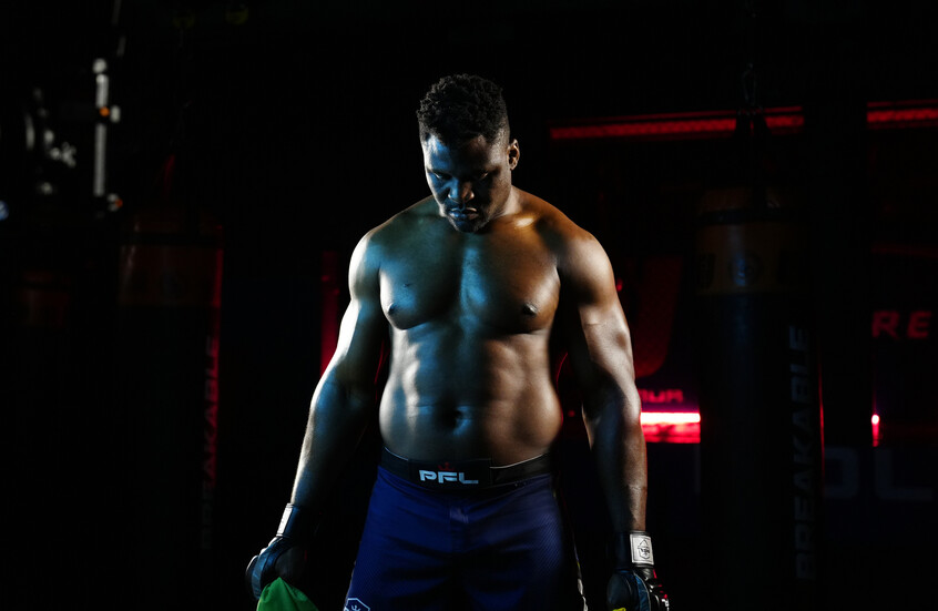بطل العالم السابق في UFC يتسبب في مقتل شابة
