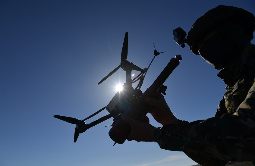 درونات FPV الروسية تدمر معدات القوات الأوكرانية على مسافات كبيرة
