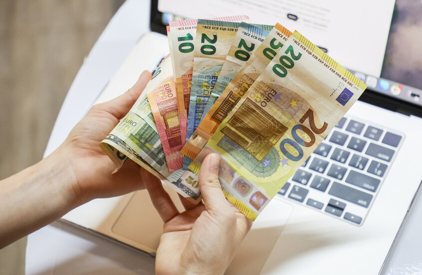 بعد بيانات منطقة اليورو.. العملة الأوروبية تكتسب زخما جديدا