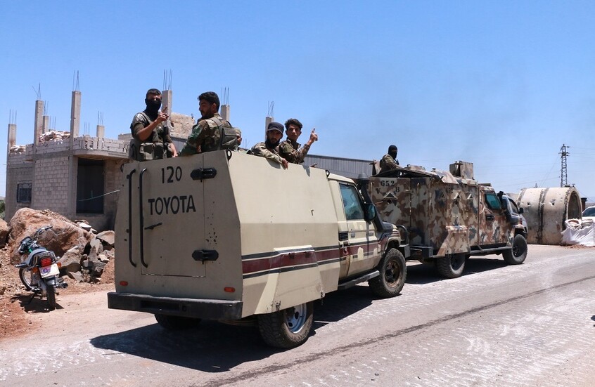 الجيش السوري يبدأ بسحب قواته من السويداء تنفيذا للاتفاق مع شيوخ الدروز ووجهاء المدينة