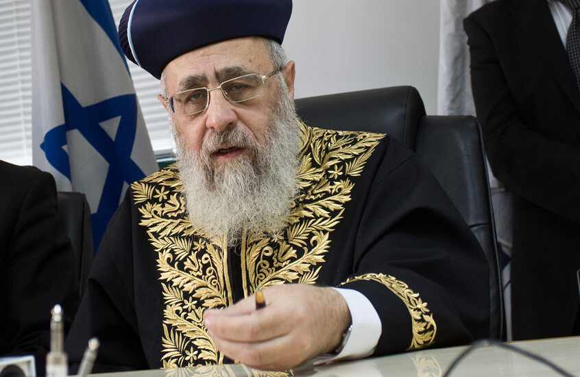 حاخام إسرائيل السابق يتلقى طلبا بإصدار فتوى دينية لـ"إهدار دم" المستشارة القضائية للحكومة