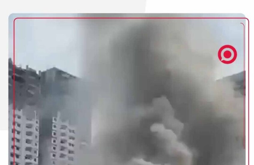 انفجار هائل يهز كراتشي.. حريق في مصنع ألعاب نارية يتسبب بسقوط إصابات