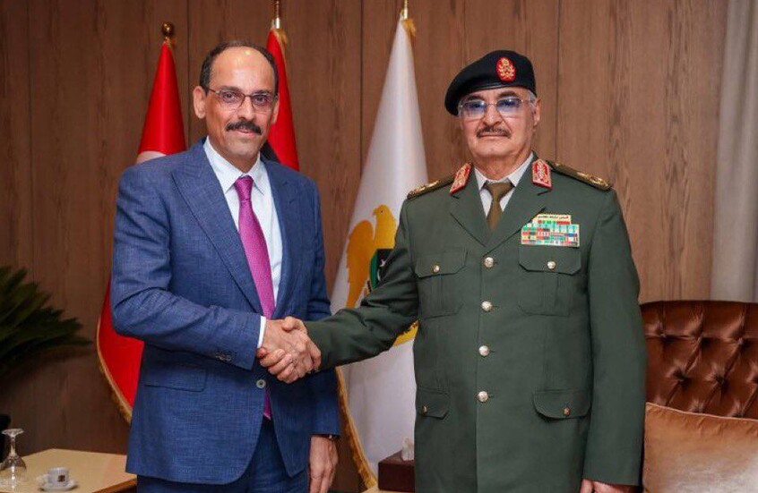 رئيس الاستخبارات التركية يجري محادثات رسمية مع خليفة حفتر في مدينة بنغازي الليبية