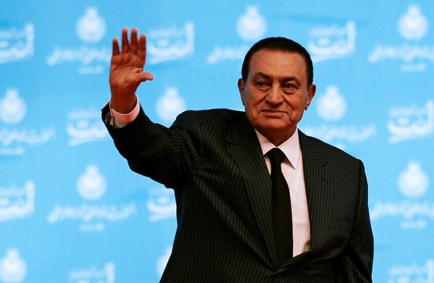 "لا محطة ولا كوبري هيفرق".. علاء مبارك يعلق على غياب اسم والده