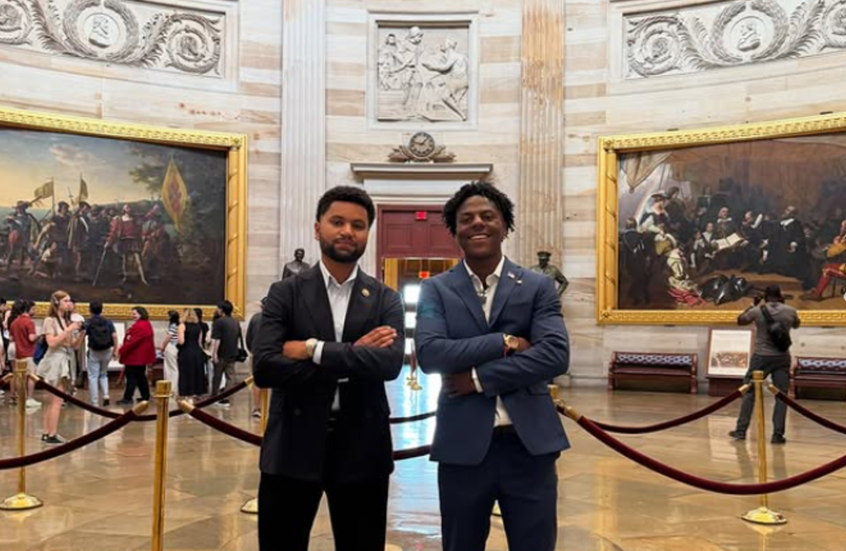 نجم اليوتيوب "سبيد" يجول في مقر الكونغرس الأمريكي خلال بث مباشر في تحد لـ35 يوما (فيديوهات)