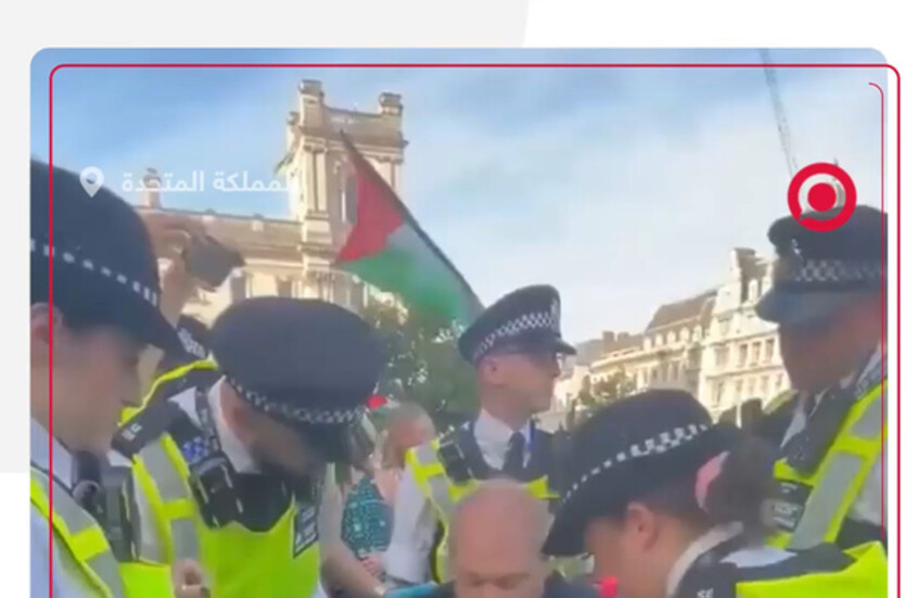مشاهد صادمة.. شرطة بريطانيا تعتقل محاربا قديما مُعاقا في تظاهرة داعمة لفلسطين