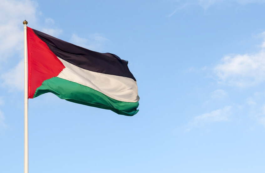 فرنسا تمنع رفع الأعلام الفلسطينية على المباني العامة قبل الاعتراف بالدولة الفلسطينية