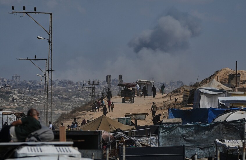 مراسل RT: مقتل 13 فسطينيا في قصف إسرائيلي استهدف خيام النازحين أمام ملعب النجوم بمخيم النصيرات