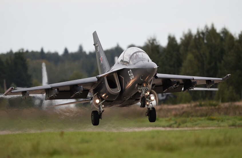 روسيا تختبر نموذجا لطائرات Yak-130M المطوّرة