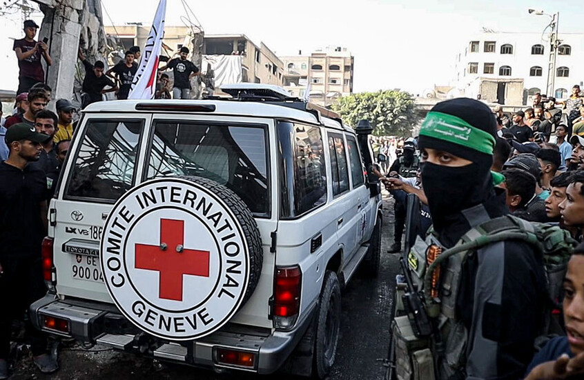 الدولية للصليب الأحمر تدين الاستخراج الـ"مدبر" لرفات رهينة إسرائيلي في غزة