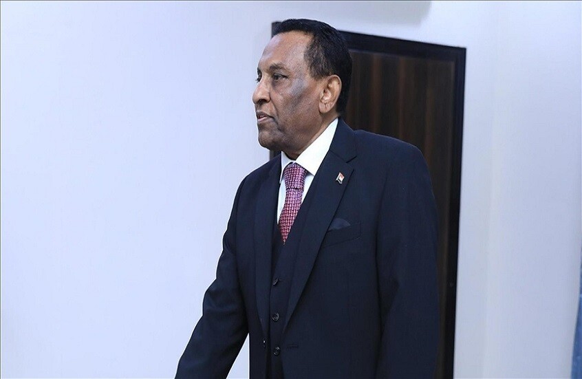 رئيس الوزراء السوداني يعفي مسؤولا بالخارجية من منصبه بسبب منظمة دولية